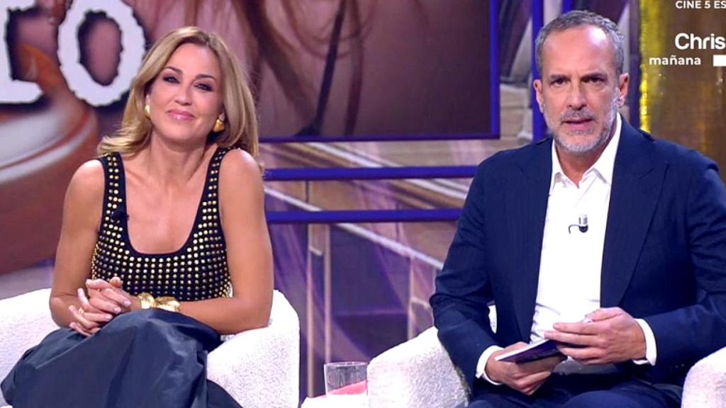 Beatriz Archidona y Santi Acosta, los presentadores de 'De viernes'.