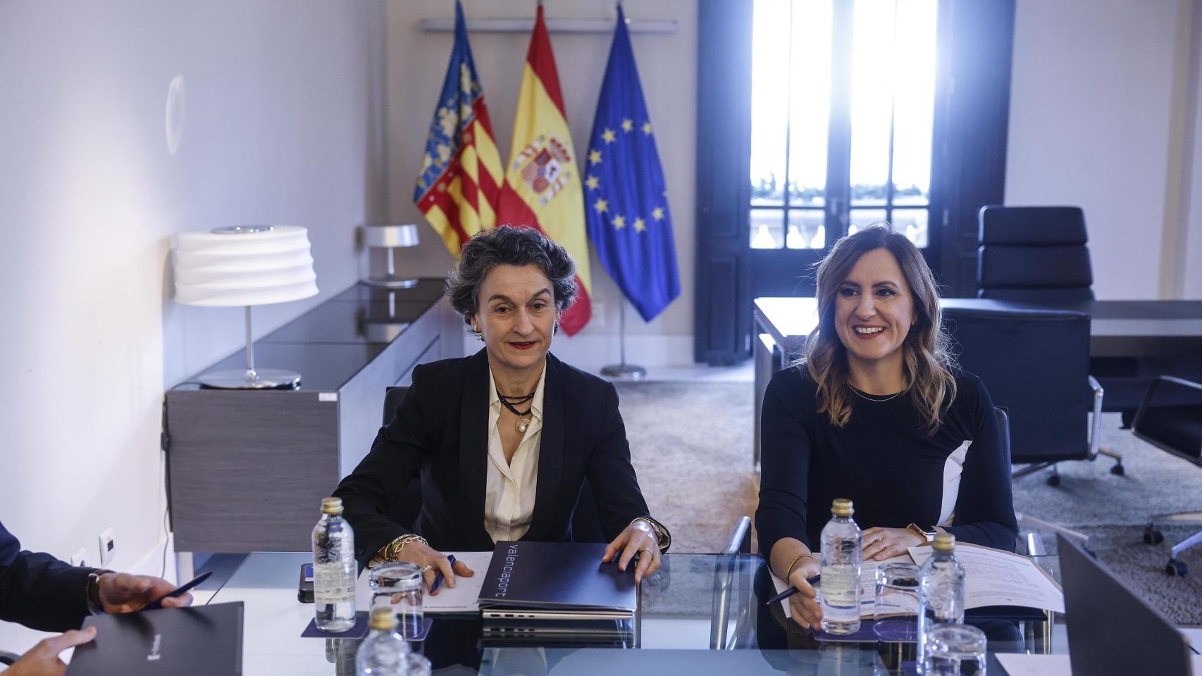 La alcaldesa de Valencia, María José Catalá, y la presidenta de la APV, Mar Chao, en el órgano de cooperación interadministrativa. Europa Press / Rober Solsona