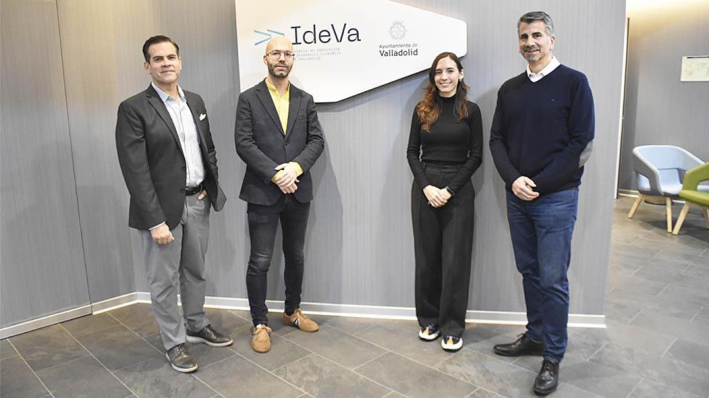 De izquierda a derecha: José Aispuro (Buenavista), Rubén Peña (responsable de Consolida Startup), Delia Rodríguez (Eki Labs) y Néstor Iglesia (Voxel 3D).