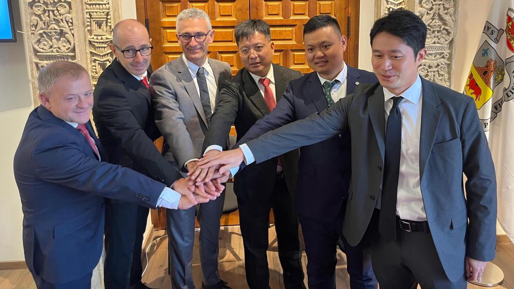 Los representantes de Duoli Technology y Fagor Ederlan, junto al alcalde de Borja