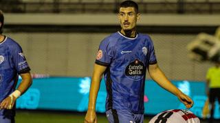 Adrián Pérez, en un partido del Ourense CF esta temporada.