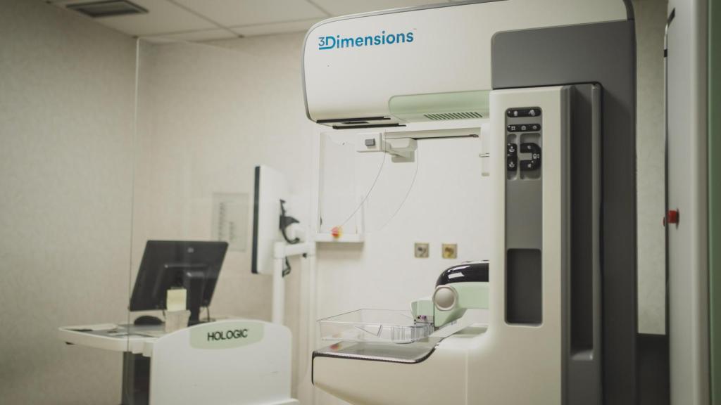 Parte de la aparatología de la que disponen en las instalaciones del HM Sanchinarro. En este caso, un dispositivo para hacer mamografías.