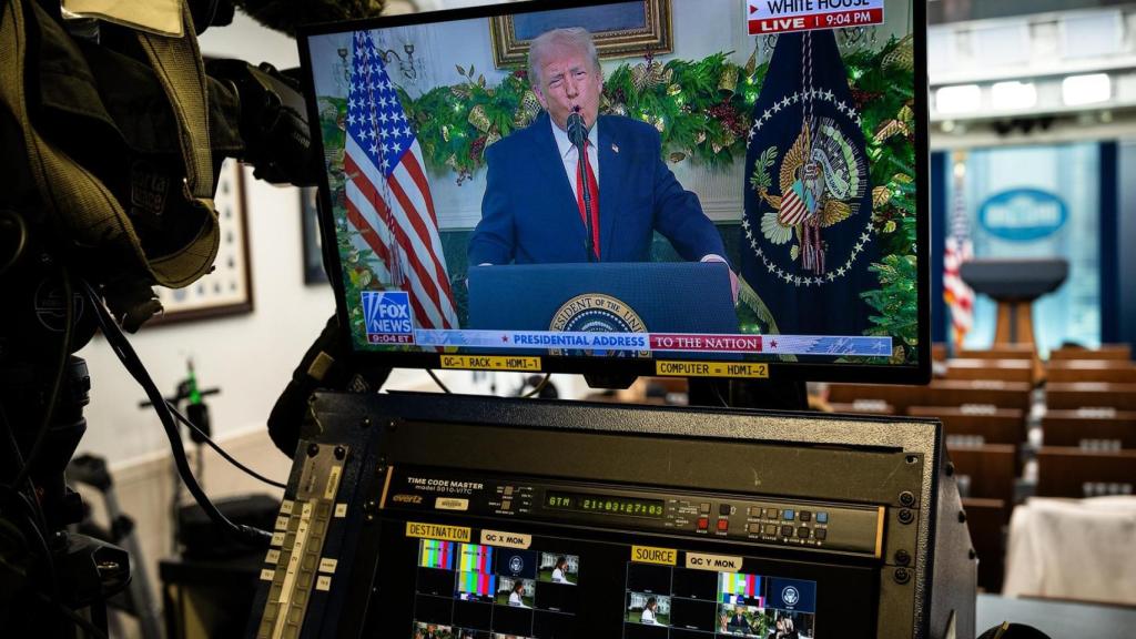 El presidente de EEUU en una pantalla durante el discurso.