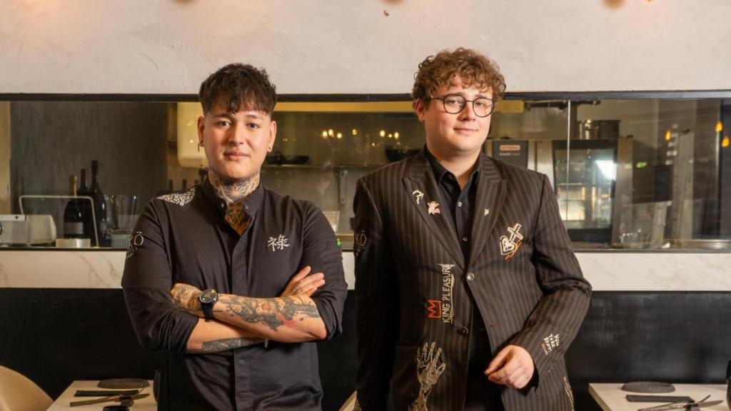 Íñigo y Eden en su restaurante.