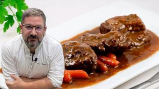 Dani García junto a unas carrilleras.