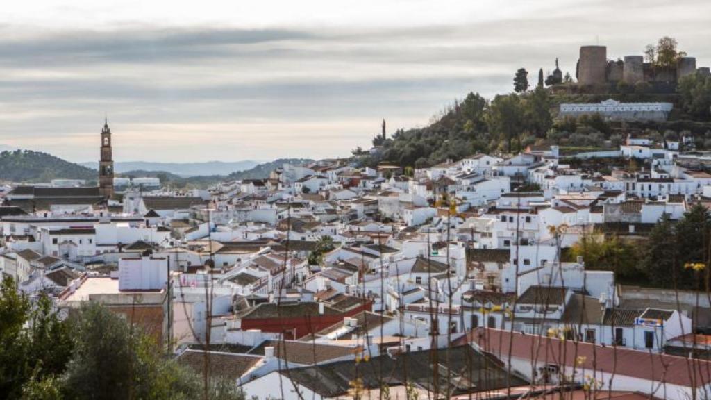 Constantina se posiciona como uno de los mejores pueblos para visitar en Navidad por su historia y su probabilidad de nieve