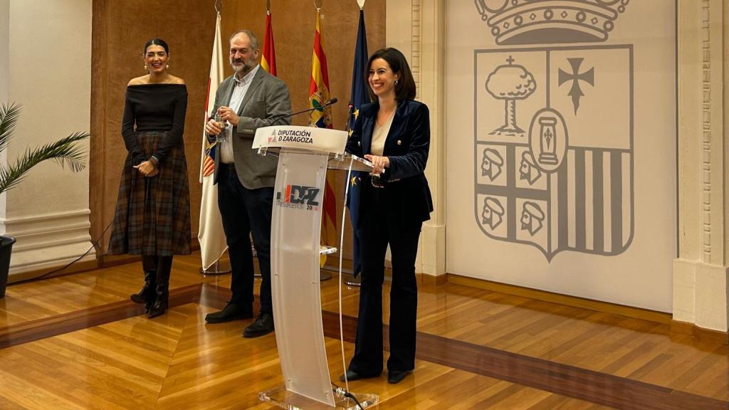 La vicepresidenta de la Diputación de Zaragoza, Teresa Ladrero, junto a la diputada Nerea Marín y el diputado José Manuel Latorre.