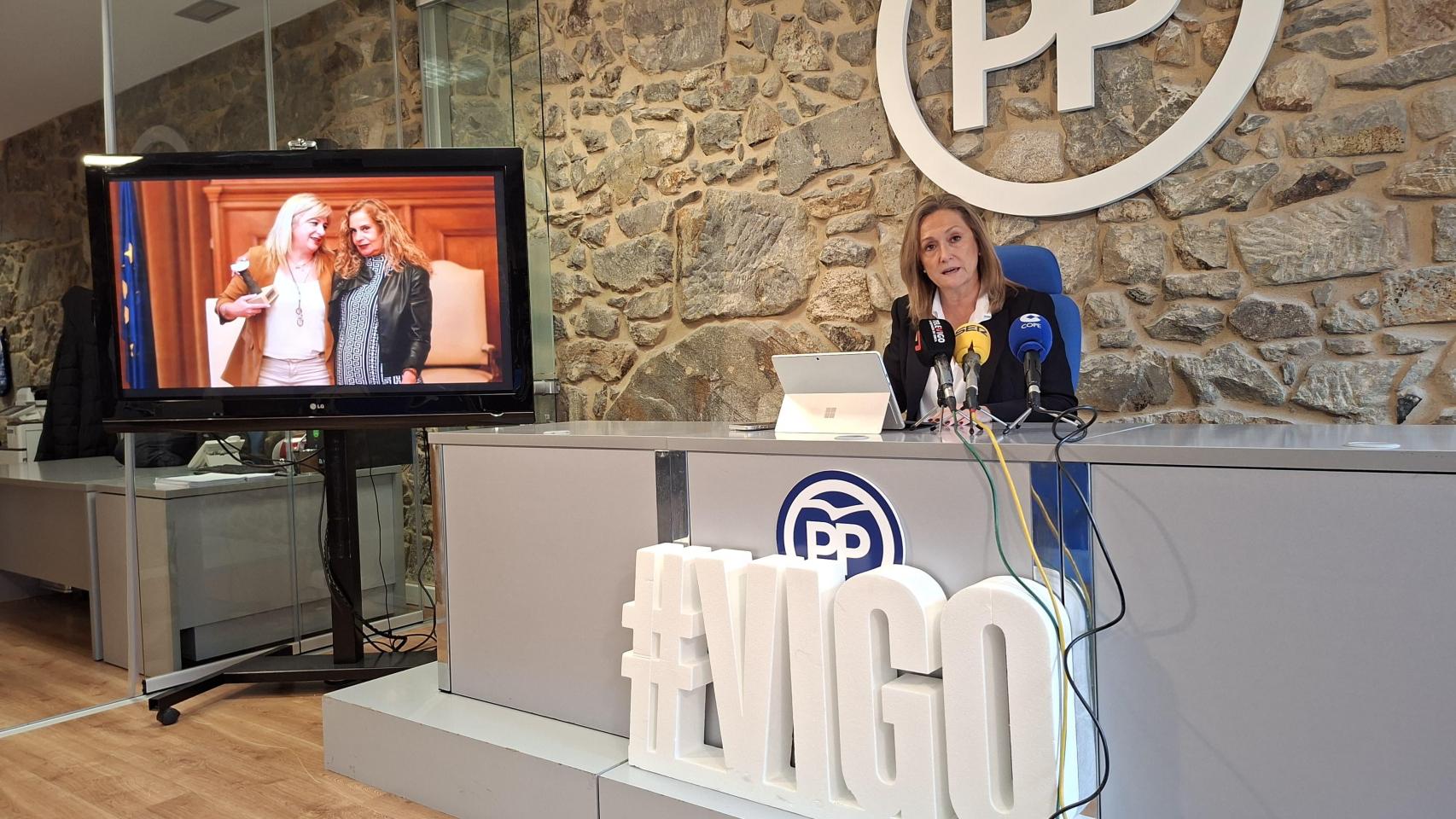 La presidenta del PP de Vigo, Luisa Sánchez, en rueda de prensa