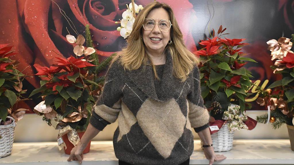 Marta atiende a EL ESPAÑOL de Castilla y León en Mary Floristas.