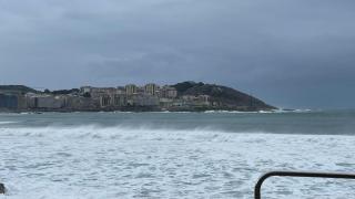 Estado del mar este mediodía en A Coruña.