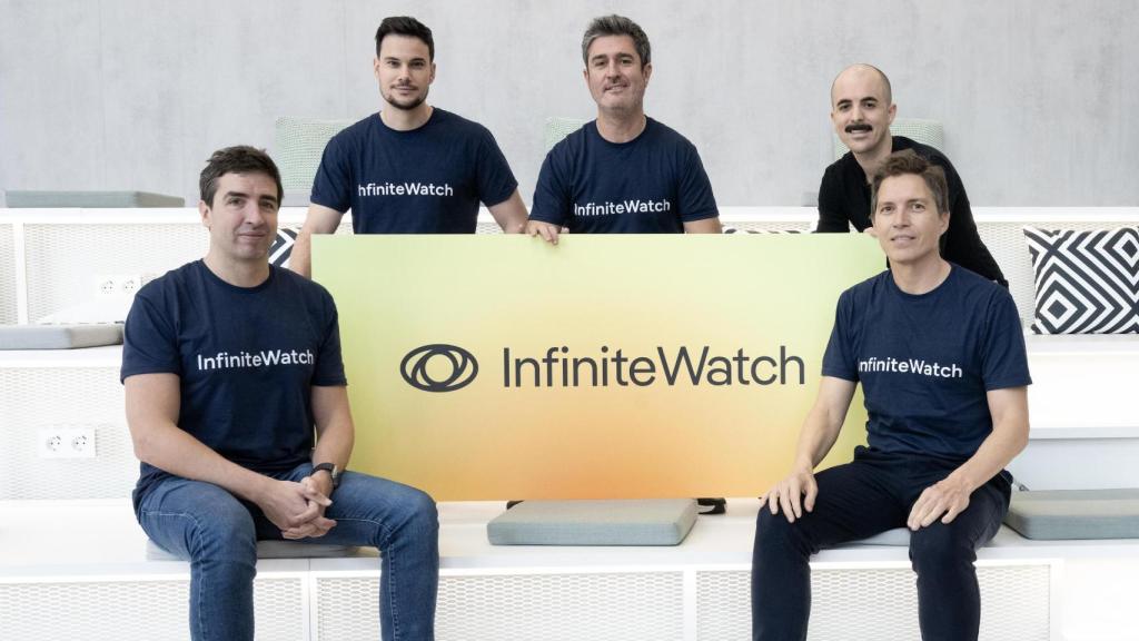 El equipo de InfiniteWatch.
