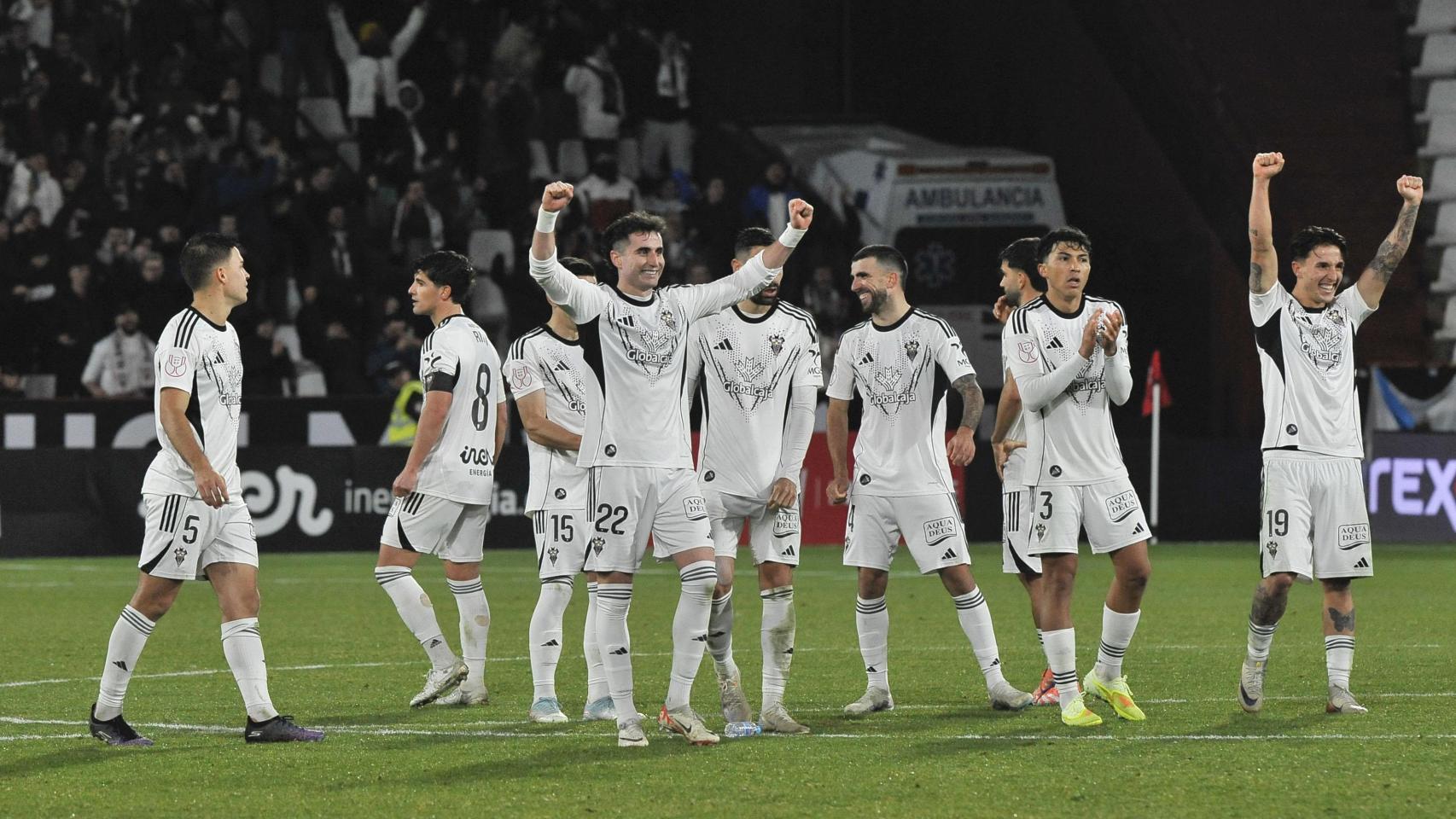 Los jugadores del Albacete celebran la victoria ante el Celta en dieciseisavos.