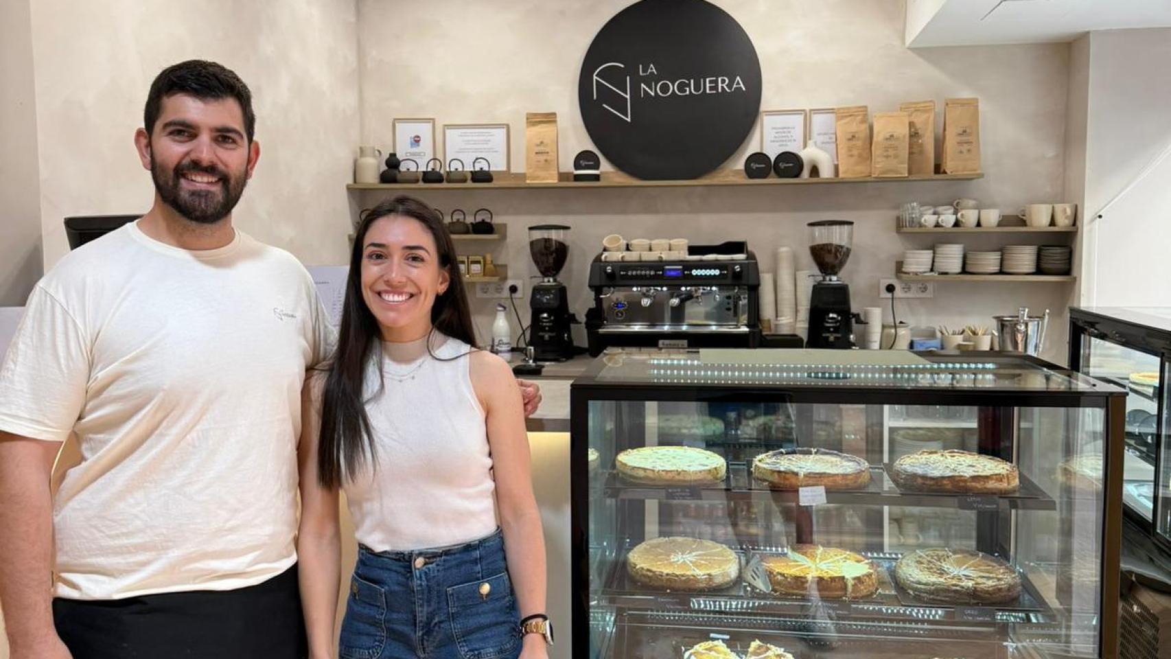 Elena y Goyo en su obrador.