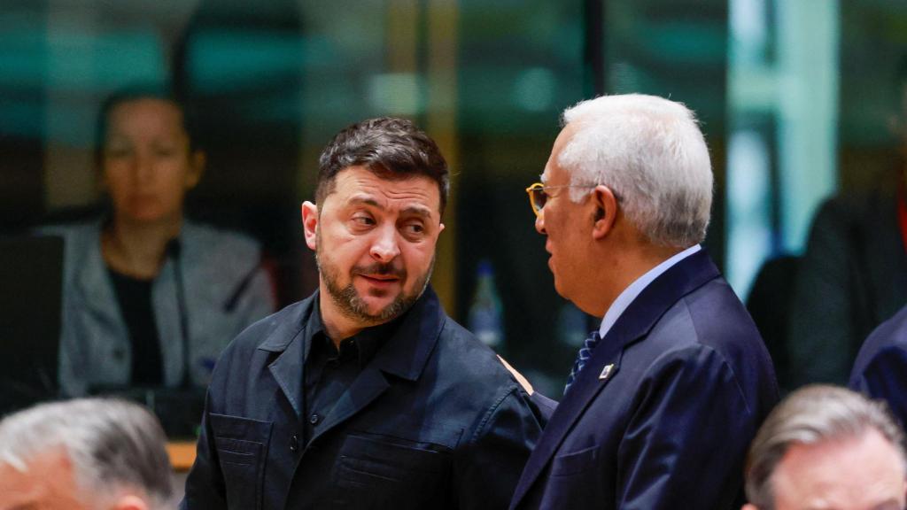 El húngaro Viktor Orbán, el ucraniano Volodímir Zelenski, el portugués António Costa y el belga Bart de Wever, en la cumbre de este jueves en Bruselas