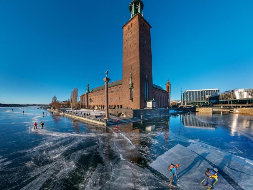 Pista de esquí en el Ayuntamiento de Estocolmo.