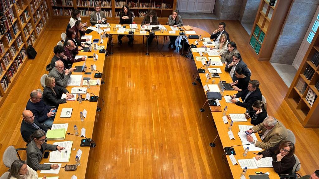 La oposición de Santiago tumba de nuevo el pago de 1,3 millones de facturas pendientes