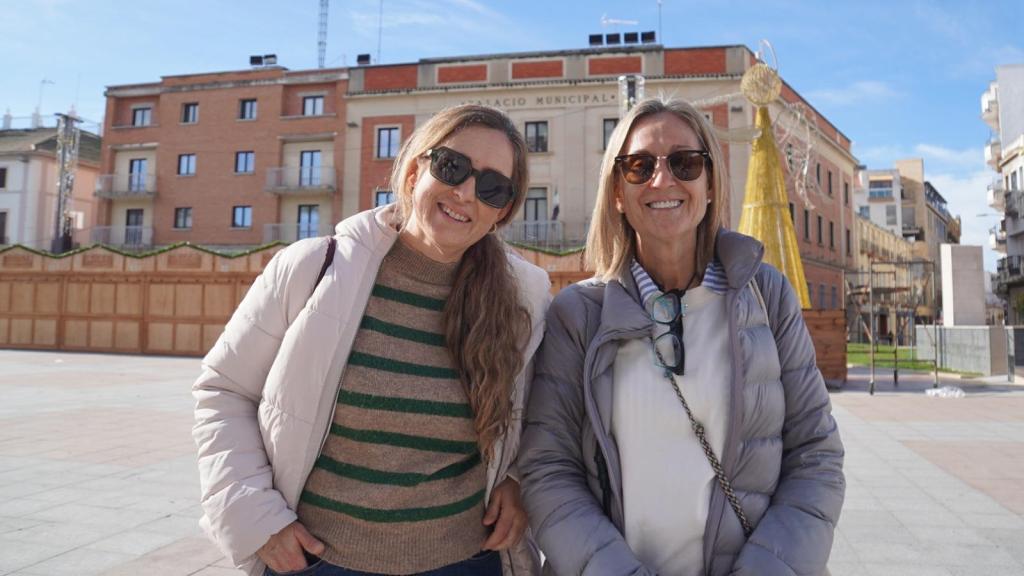 Ex-presidente do Siempre Don Benito Pilar Aparicio (d) e membro do conselho do partido em Don Benito Graciela Gomez (i).