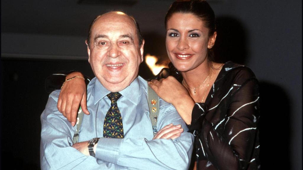 Estíbaliz Sanz junto al actor Juanito Navarro, en una fotografía de 2002.