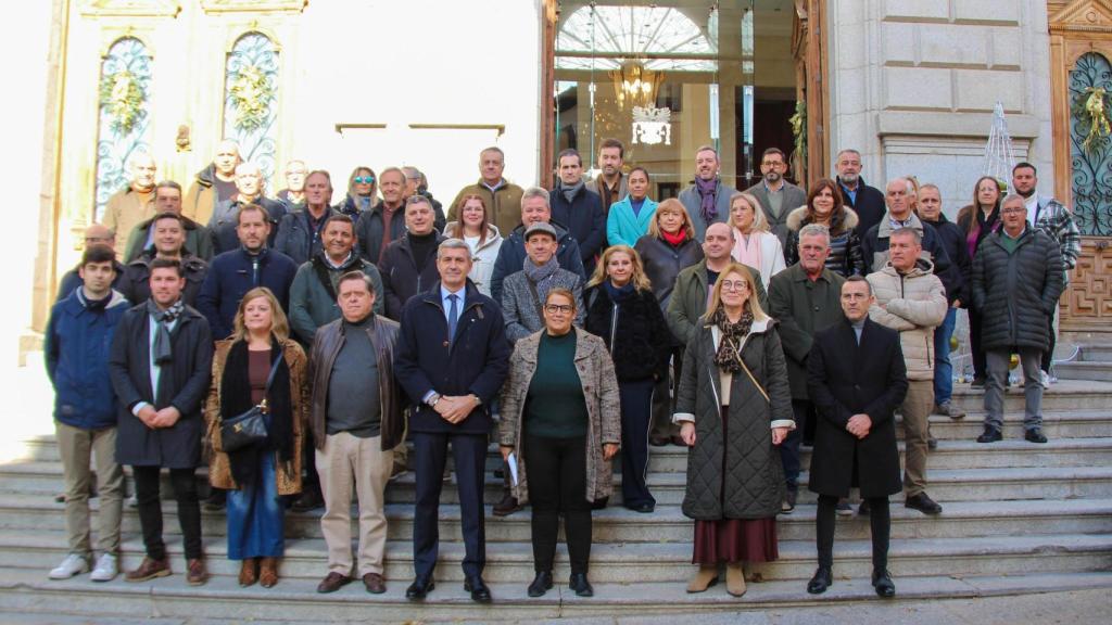 El PSOE de la provincia de Toledo a las puertas de la Diputación.