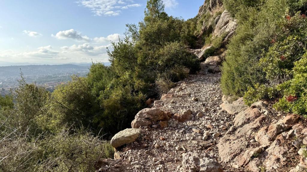 El punto exacto por el que cayó Isak Andic antes de fallecer, este miércoles.