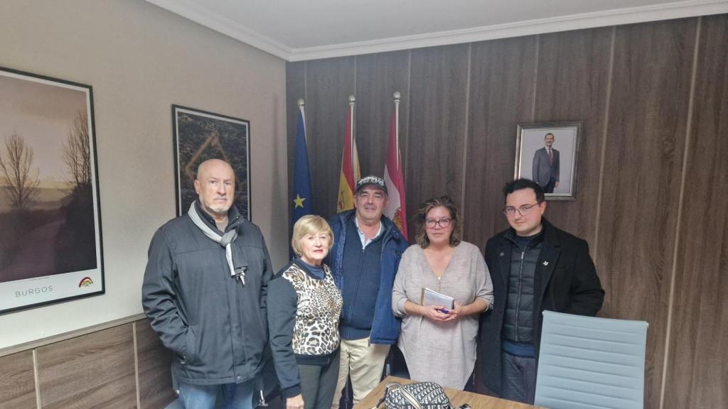 Imagen de los concejales de UPL y la 'díscola' del PP tras recuperar la Alcaldía para los leonesistas