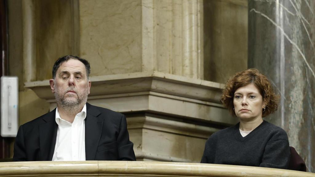 Los dirigentes de ERC Oriol Junqueras y Elisenda Alemany este jueves en el Parlament de Cataluña.