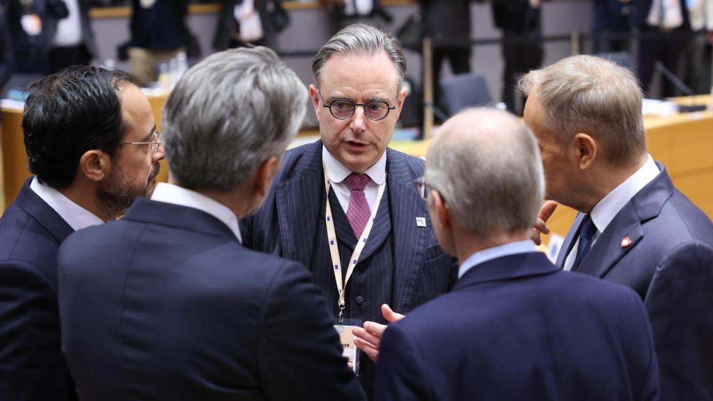 El primer ministro belga, Bart de Wever, conversa con sus colegas durante el Consejo Europeo de Bruselas