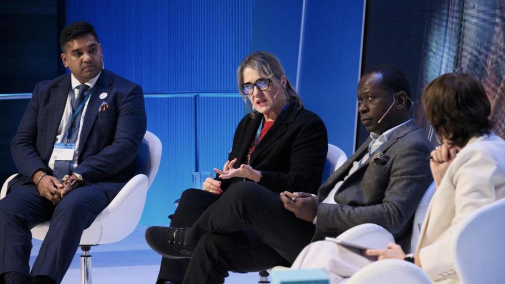 Panel centrado en el impulso y la inversión en tecnologías cuánticas y de IA.