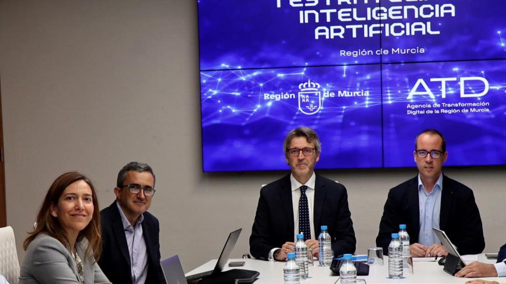 Una de las reuniones de trabajo realizadas con representantes de grandes empresas durante el proceso de elaboración de la Estrategia de Inteligencia Artificial de la Región de Murcia.
