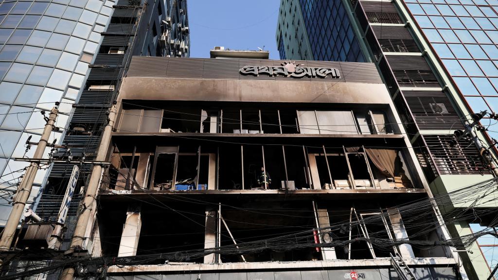 Así quedó la redacción del 'Prothom Alo' tras los violentos incidentes.