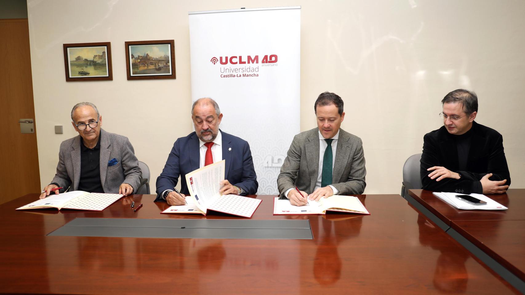 Firma del acuerdo. Foto: Ayuntamiento de Toledo.