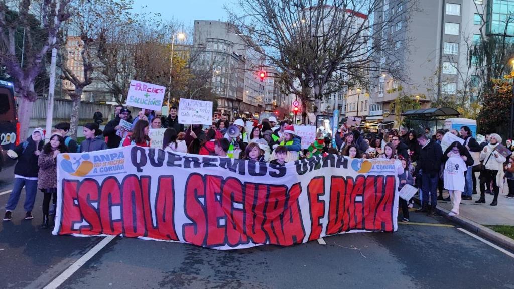 Nueva protesta en el CEIP de Prácticas de A Coruña para exigir la reforma integral del centro