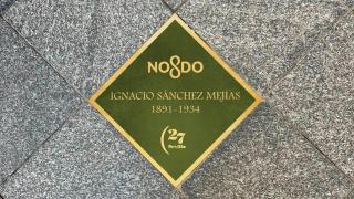 Imagen de la primera placa dedicada a Ignacio Sánchez Mejías
