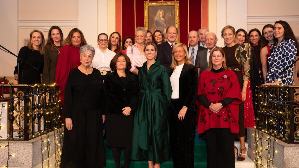 Las premiadas, representantes institucionales y miembros de la entidad posan en la entrega de los Women in a Legal World Awards.