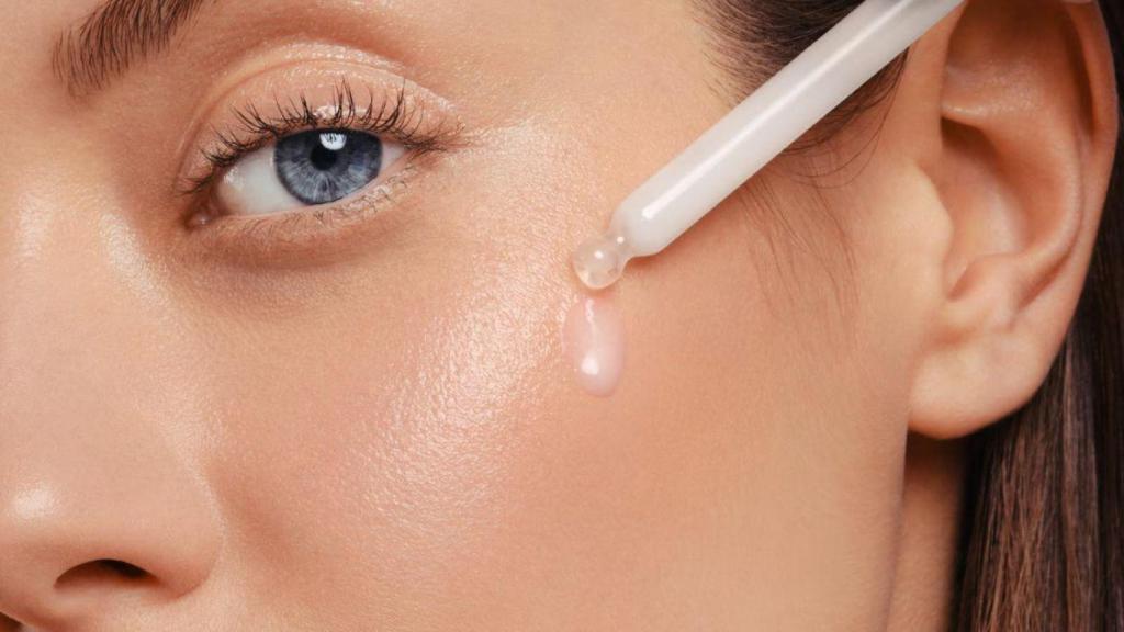 El sérum antiedad que renueva la piel desde dentro y que los dermatólogos recomiendan a partir de los 30 años