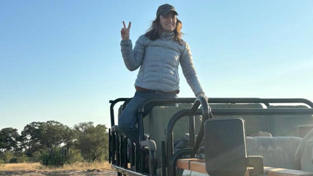 Pilar, en un safari.