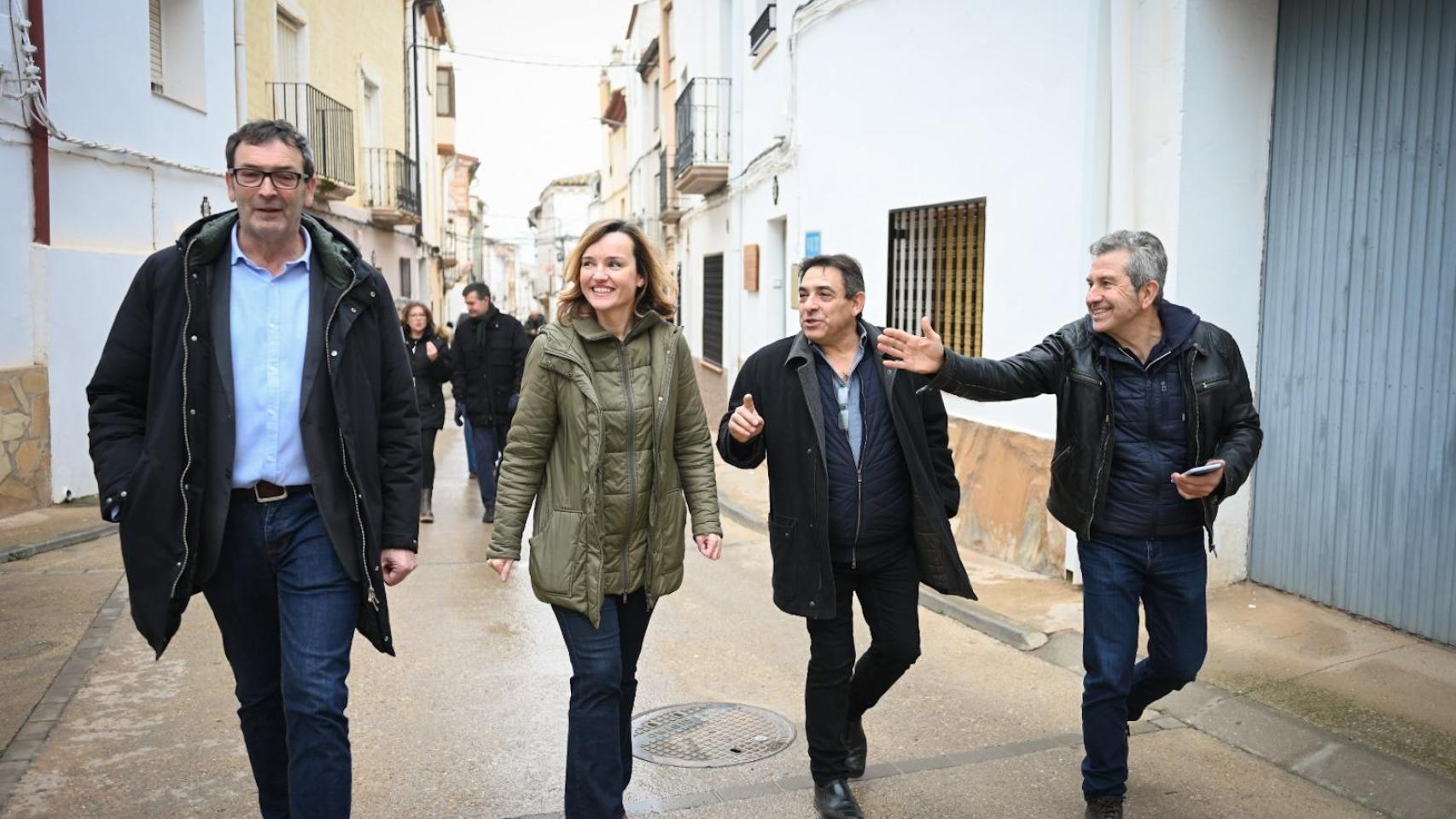 Pilar Alegría, junto a su equipo en Samper de Calanda