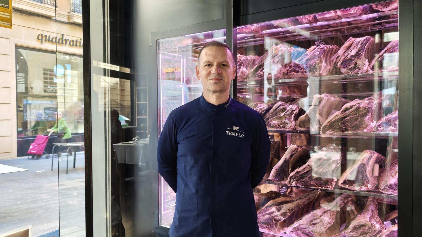 Ángel García, en su restaurante Templo en Alicante.
