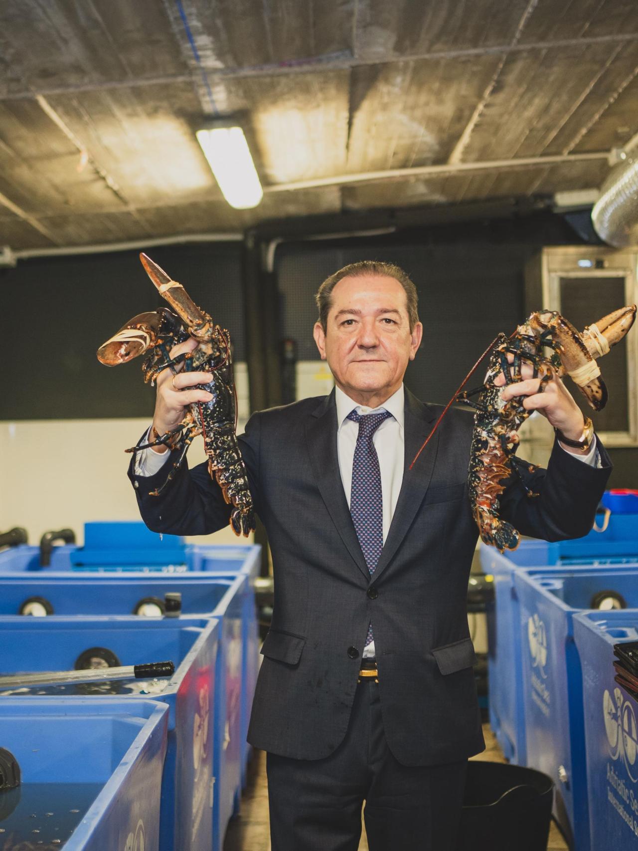 Carlos Suárez en la cetárea de La Chalana en el Mercado Barceló.