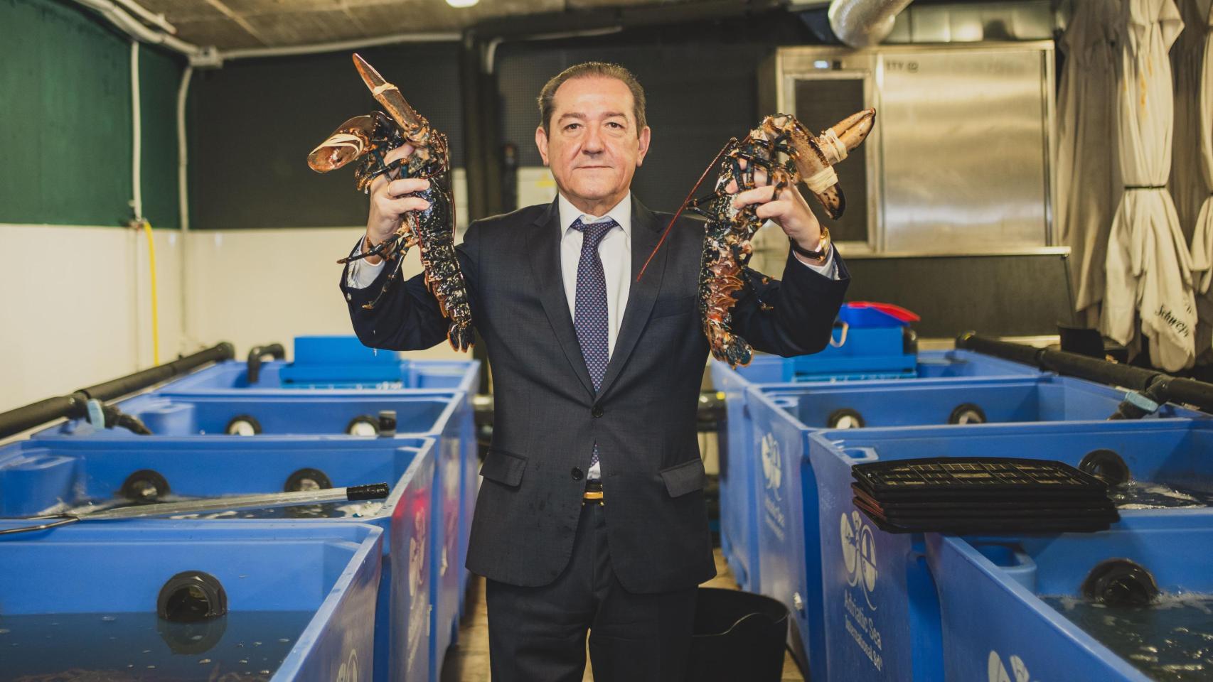 Carlos Suárez en la cetárea de La Chalana en el Mercado Barceló.