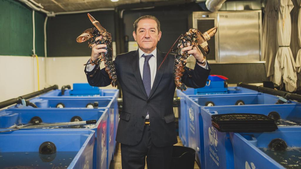 Carlos Suárez en la cetárea de La Chalana en el Mercado Barceló.