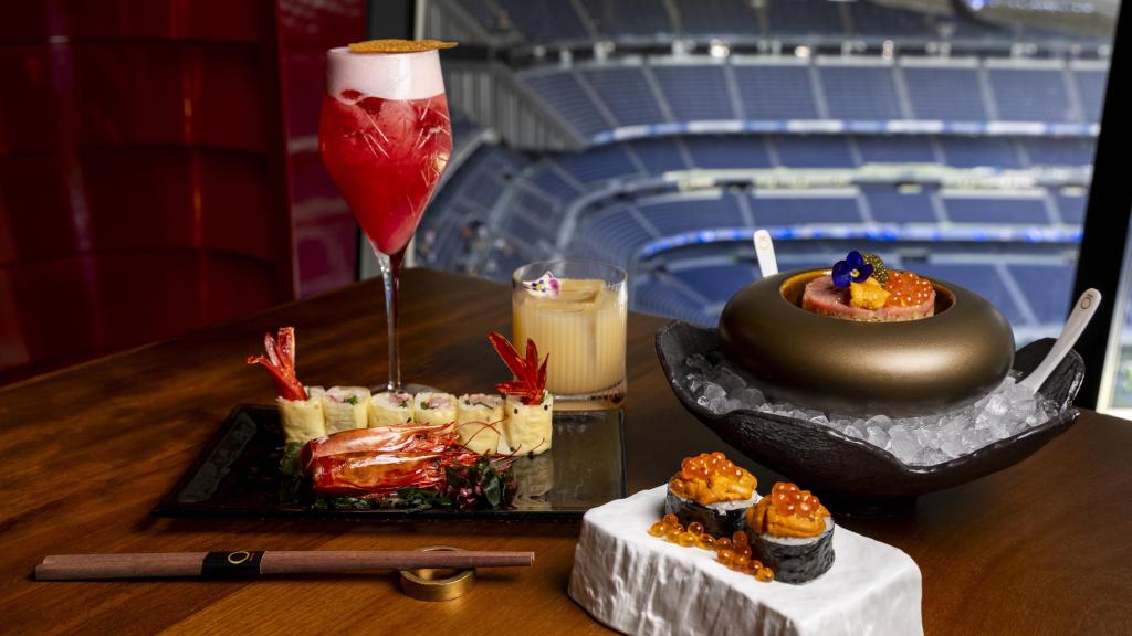 Platos del restaurante KŌ by 99 Sushi Bar con vistas al Bernabéu.