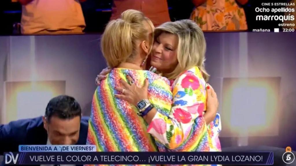 Terelu Campos y Lydia Lozano se reencuentran en '¡De Viernes!'.