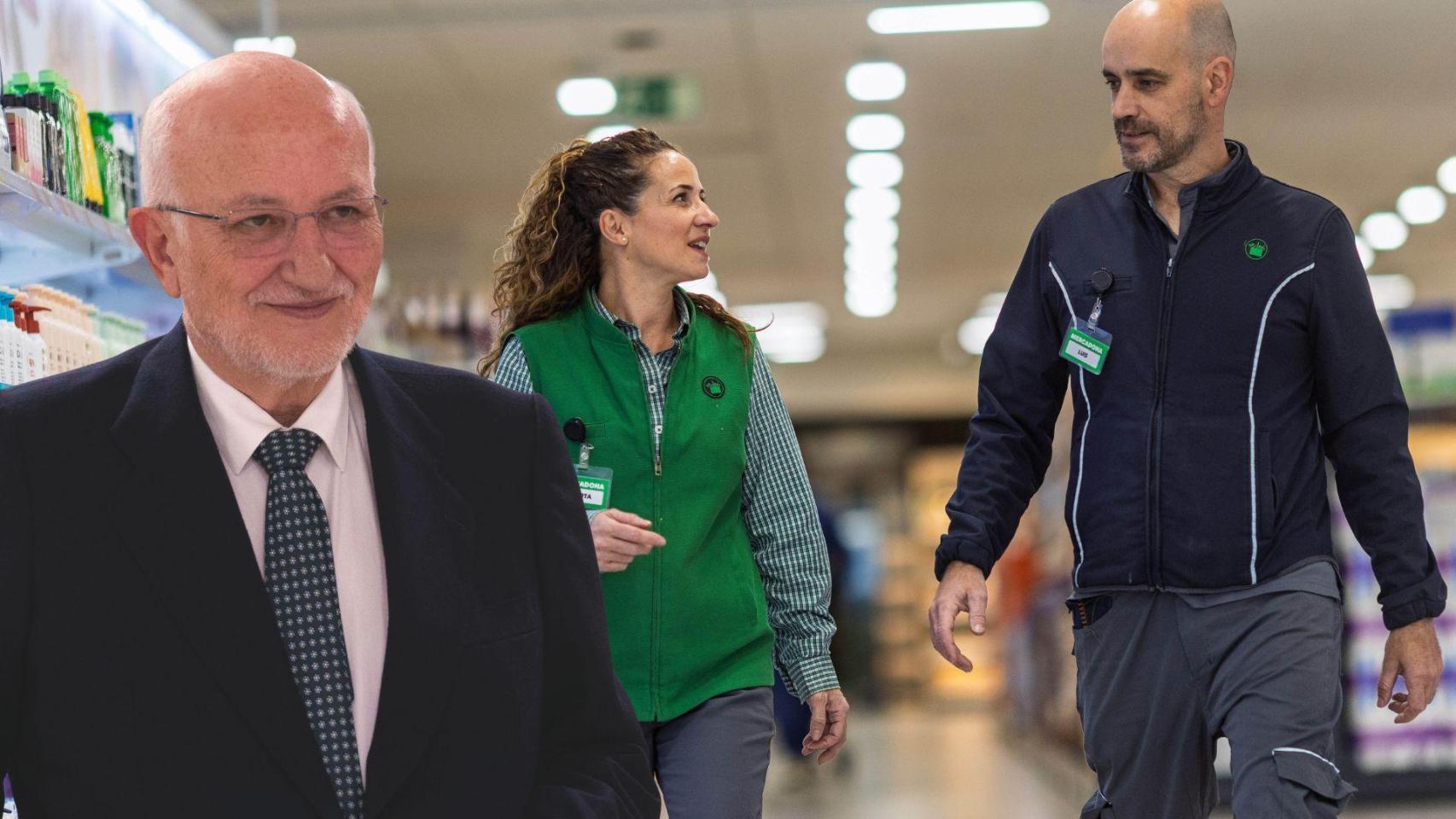 Juan Roig, a la izquierda, junto a trabajadores de Mercadona, en una composición gráfica de EL ESPAÑOL
