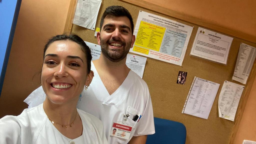 Elena y Goyo en una jornada de trabajo en el hospital.