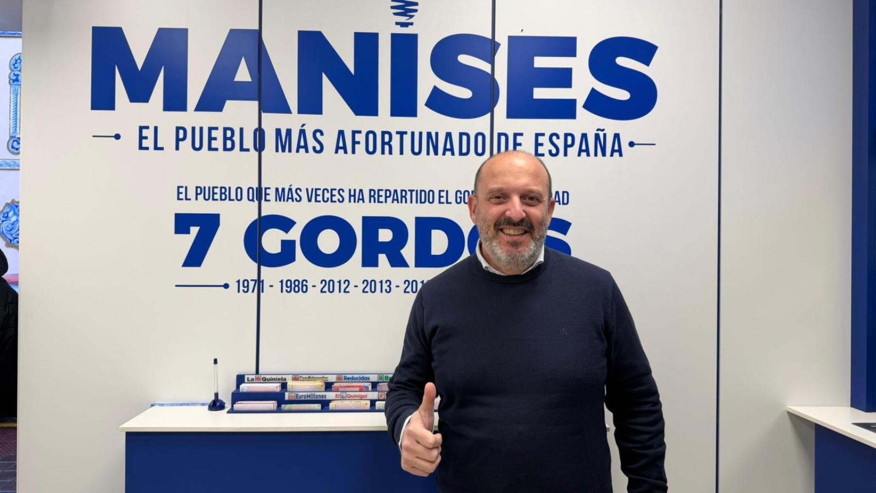 Rafa Sanchis, dueño de la administración de lotería de Manises. EE