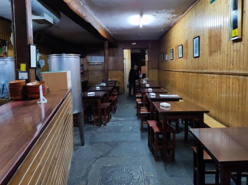 Una alcantarilla en el suelo de Priorato, en la calla Franxa.