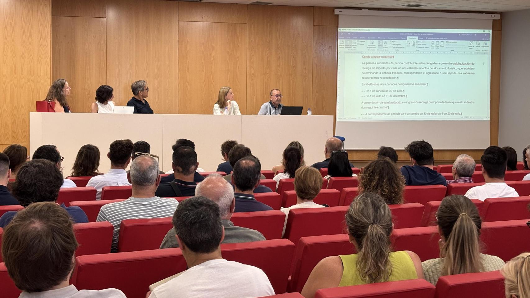 Santiago convoca una reunión informativa sobre la autoliquidación de la tasa turística