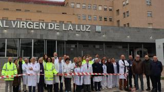 Foto de familia de los últimos profesionales que han atendido en el Virgen de la Luz de Cuenca.