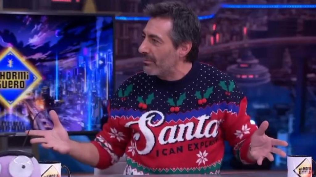 Juan del Val conversa con Pablo Motos en El Hormiguero.